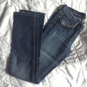 Modern Slim Medium wash jeans